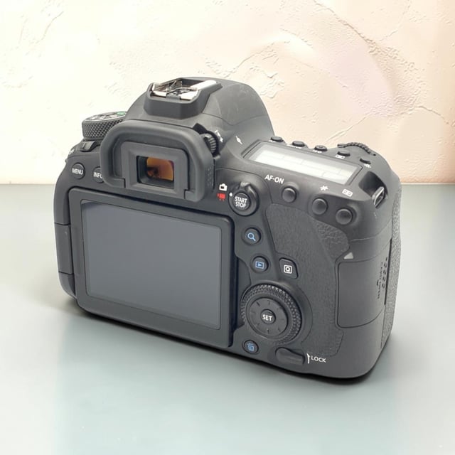 EOS 6D Mark II ボディ