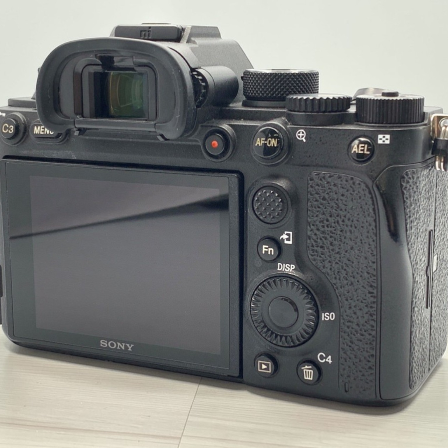SONY α9 II ILCE-9M2 ボディの中古 (美品)・¥239,160 | みんなのカメラ
