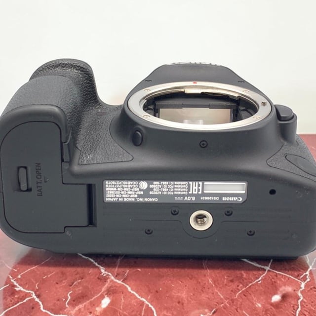 EOS 6D Mark II ボディ