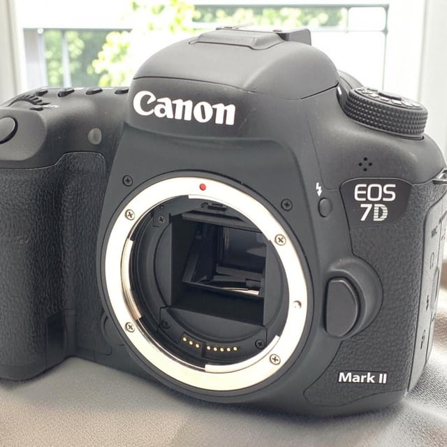 EOS 7D Mark II ボディ