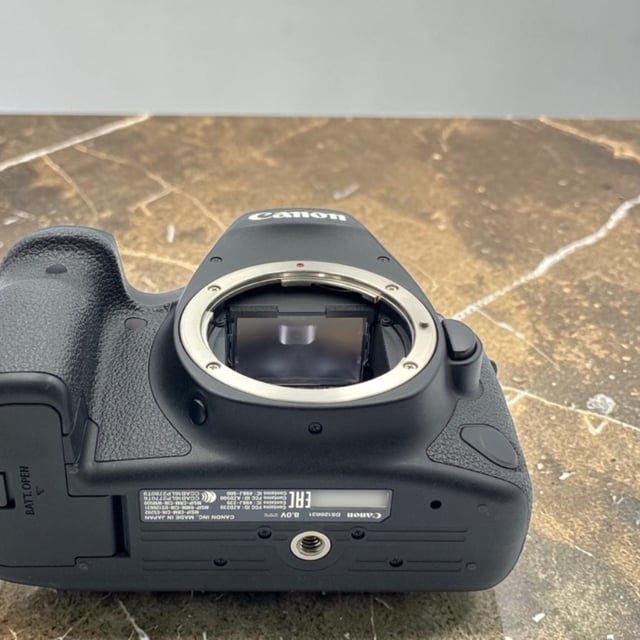 EOS 6D Mark II ボディ