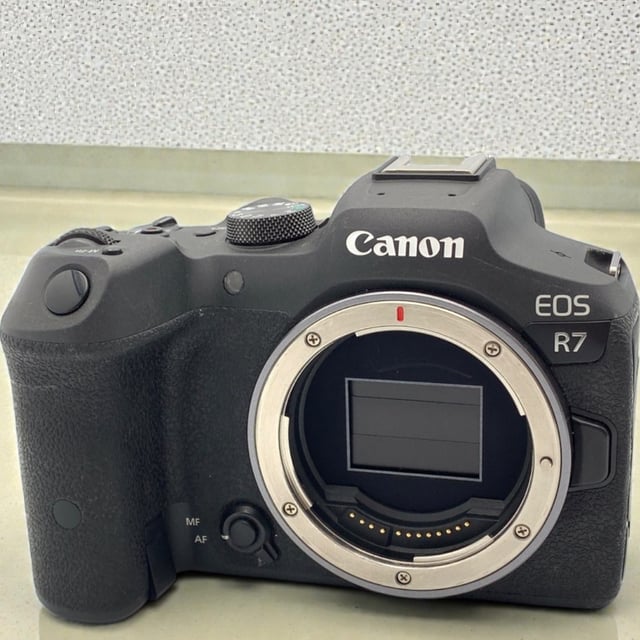 EOS R7 ボディ