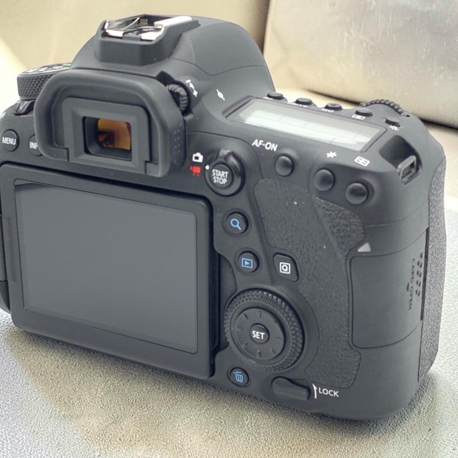 Canon EOS 6D Mark II ボディの中古 (美品)・¥89,920 by tenna