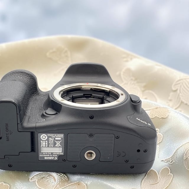 EOS 7D Mark II ボディ