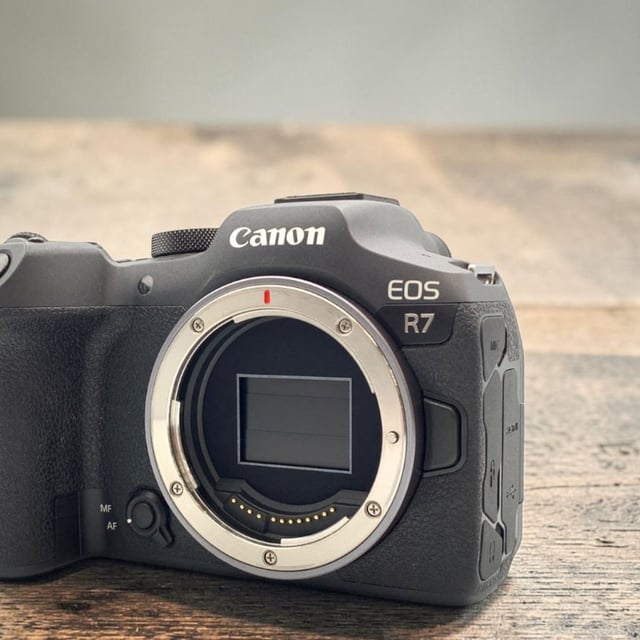 EOS R7 ボディ