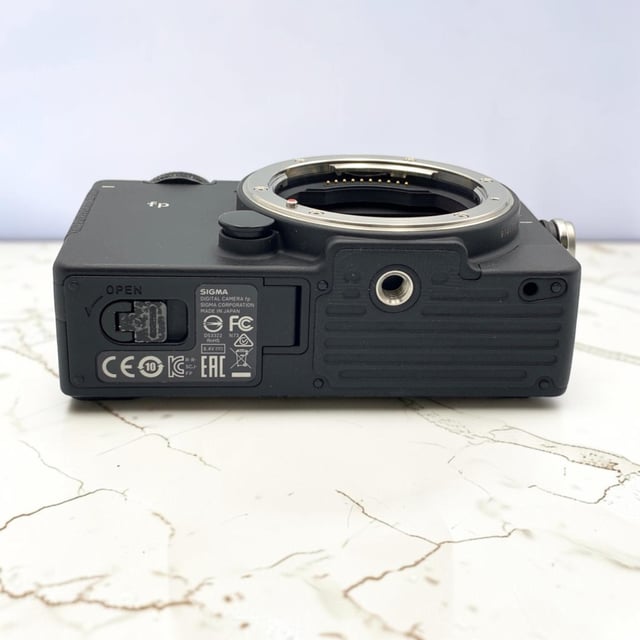 SIGMA fp ボディ