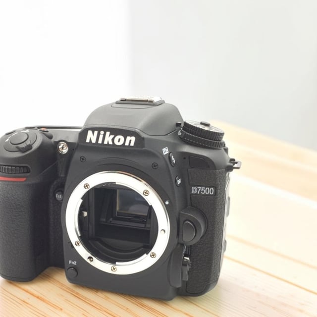 D7500 ボディ