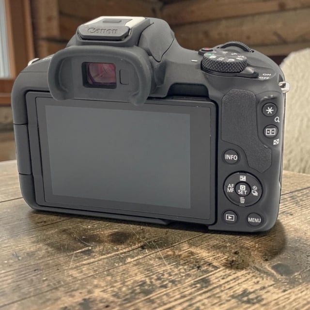 EOS R50 ボディ "ブラック"