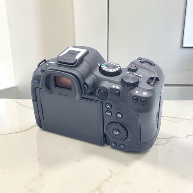 EOS R6 Mark II ボディ