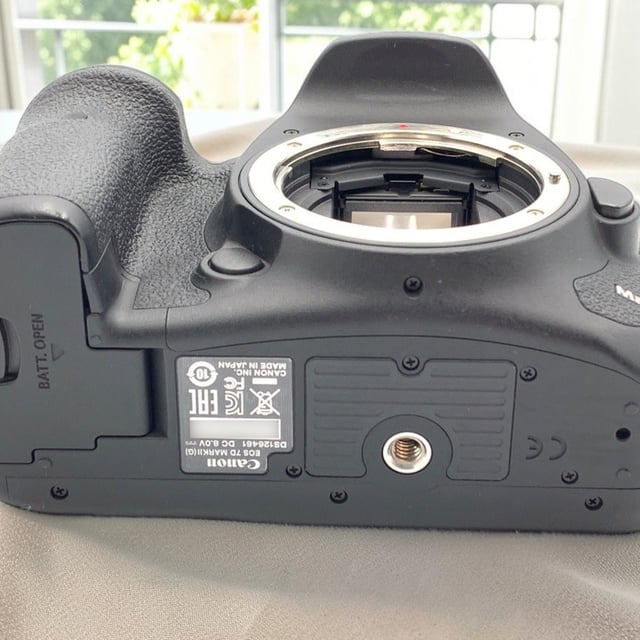 EOS 7D Mark II ボディ