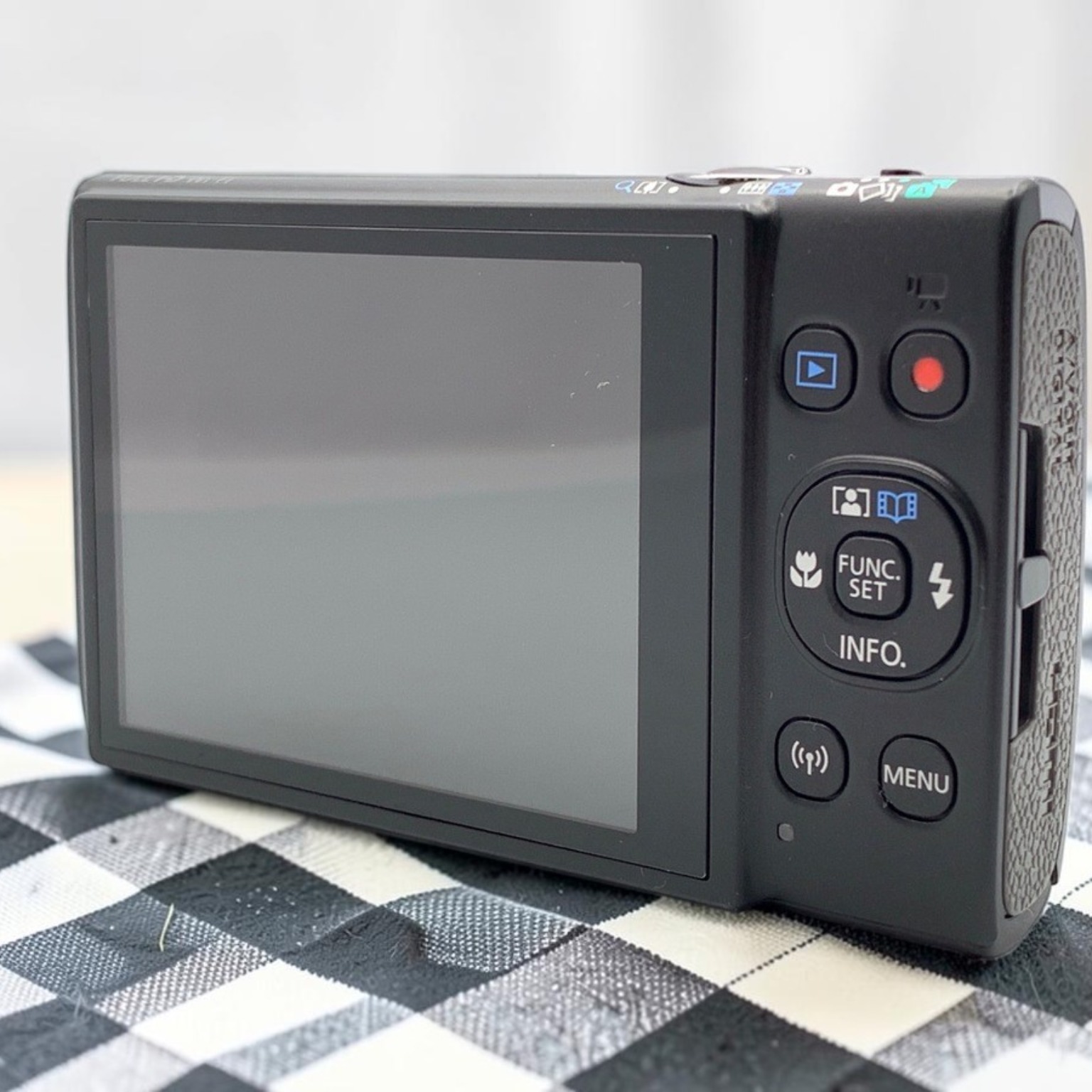 Canon IXY 650 m 