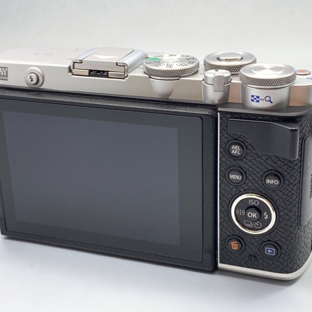 OLYMPUS PEN E-P7 ボディ "シルバー"