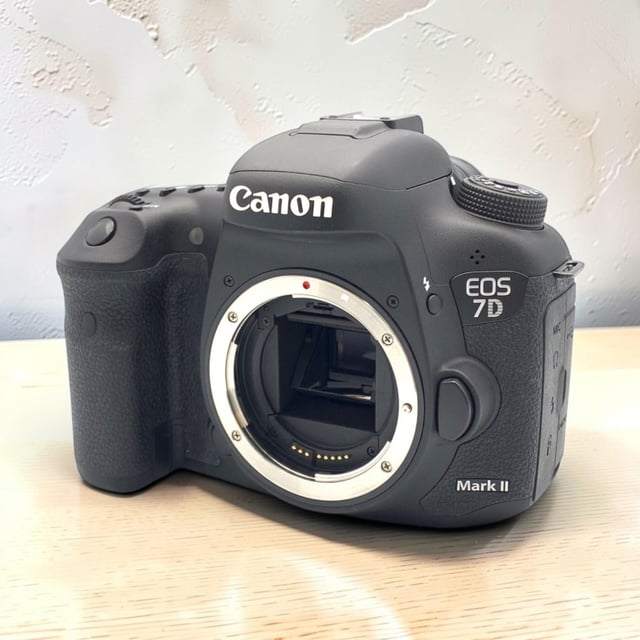 EOS 7D Mark II ボディ