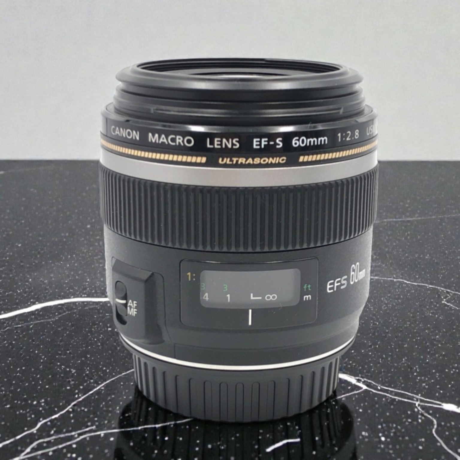 Canon EF-S60mm F2.8 マクロ USMの中古 (美品)・¥33,540 | みんなのカメラ