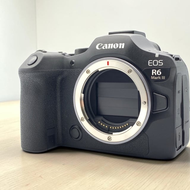 EOS R6 Mark III ボディ