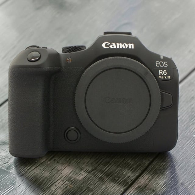 EOS R6 Mark III ボディ