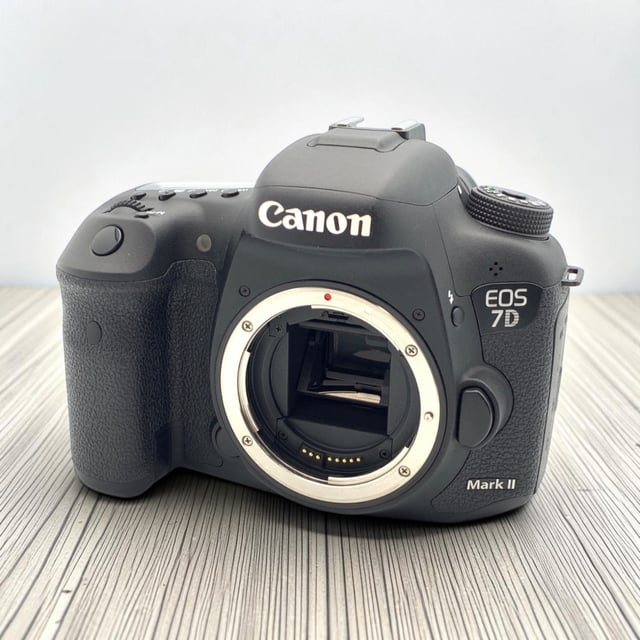EOS 7D Mark II ボディ