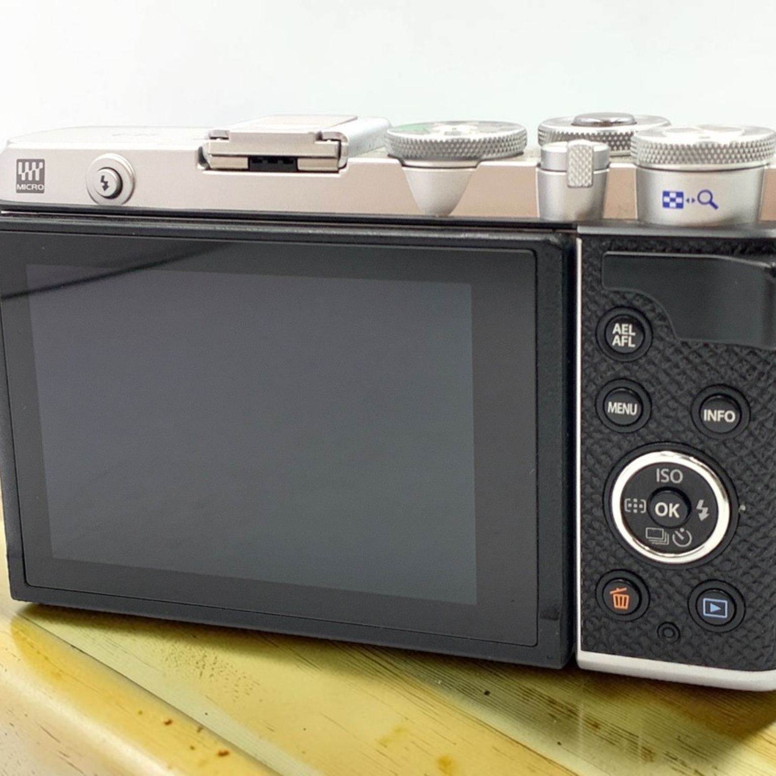 OM SYSTEM OLYMPUS PEN E-P7 ボディ 