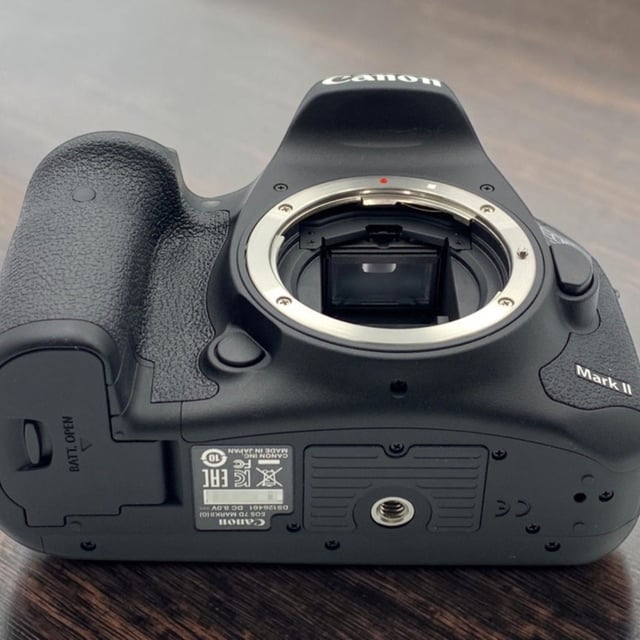 EOS 7D Mark II ボディ