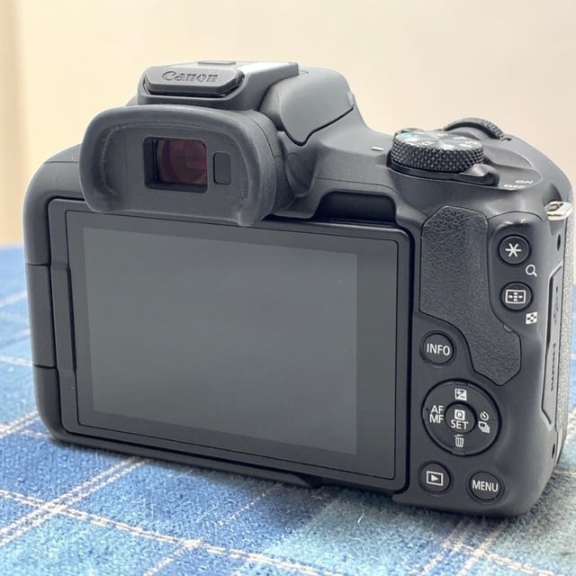 EOS R50 ボディ "ブラック"
