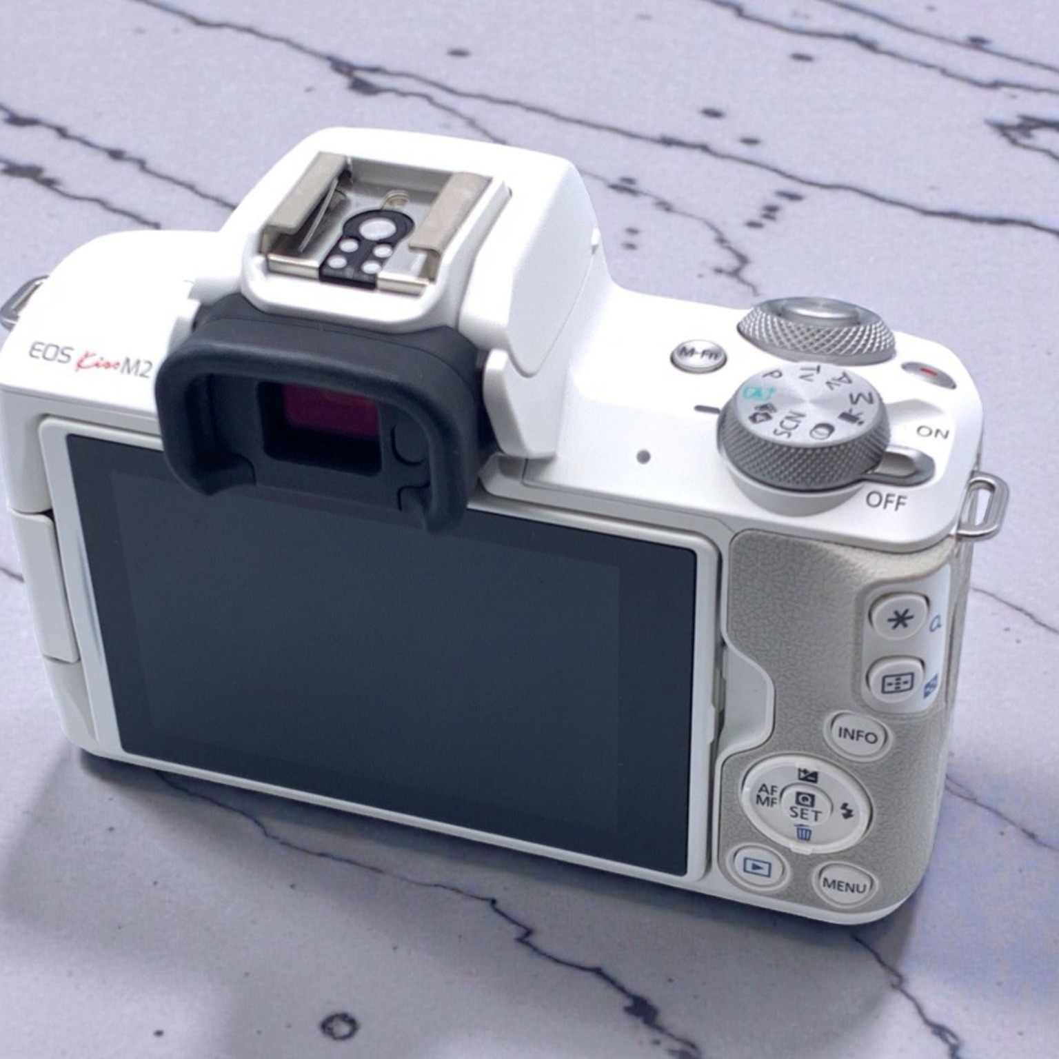 Canon EOS Kiss M2 ボディ 