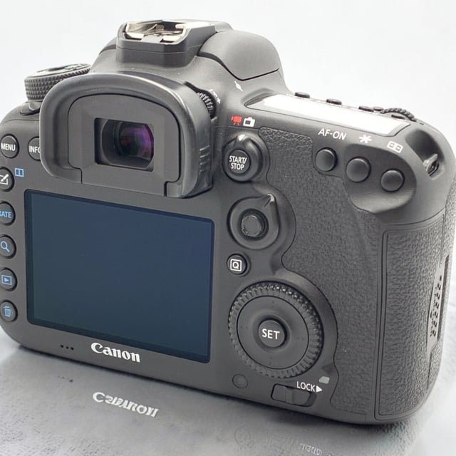 EOS 7D Mark II ボディ