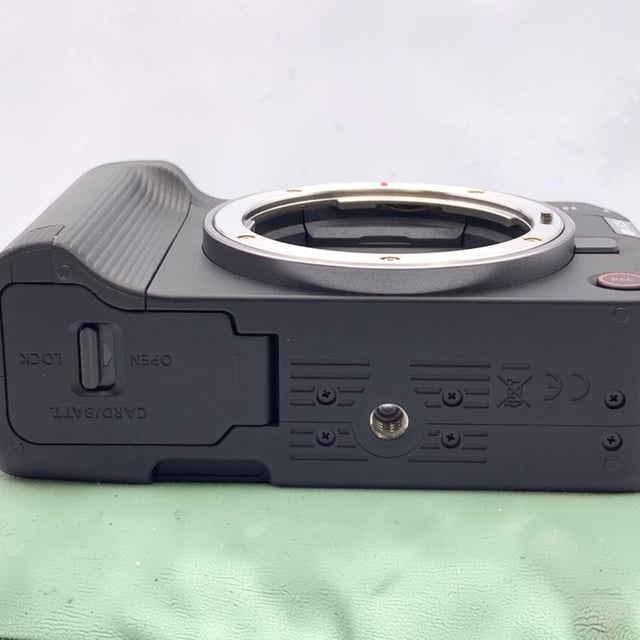 EOS R50 V ボディ "ブラック"