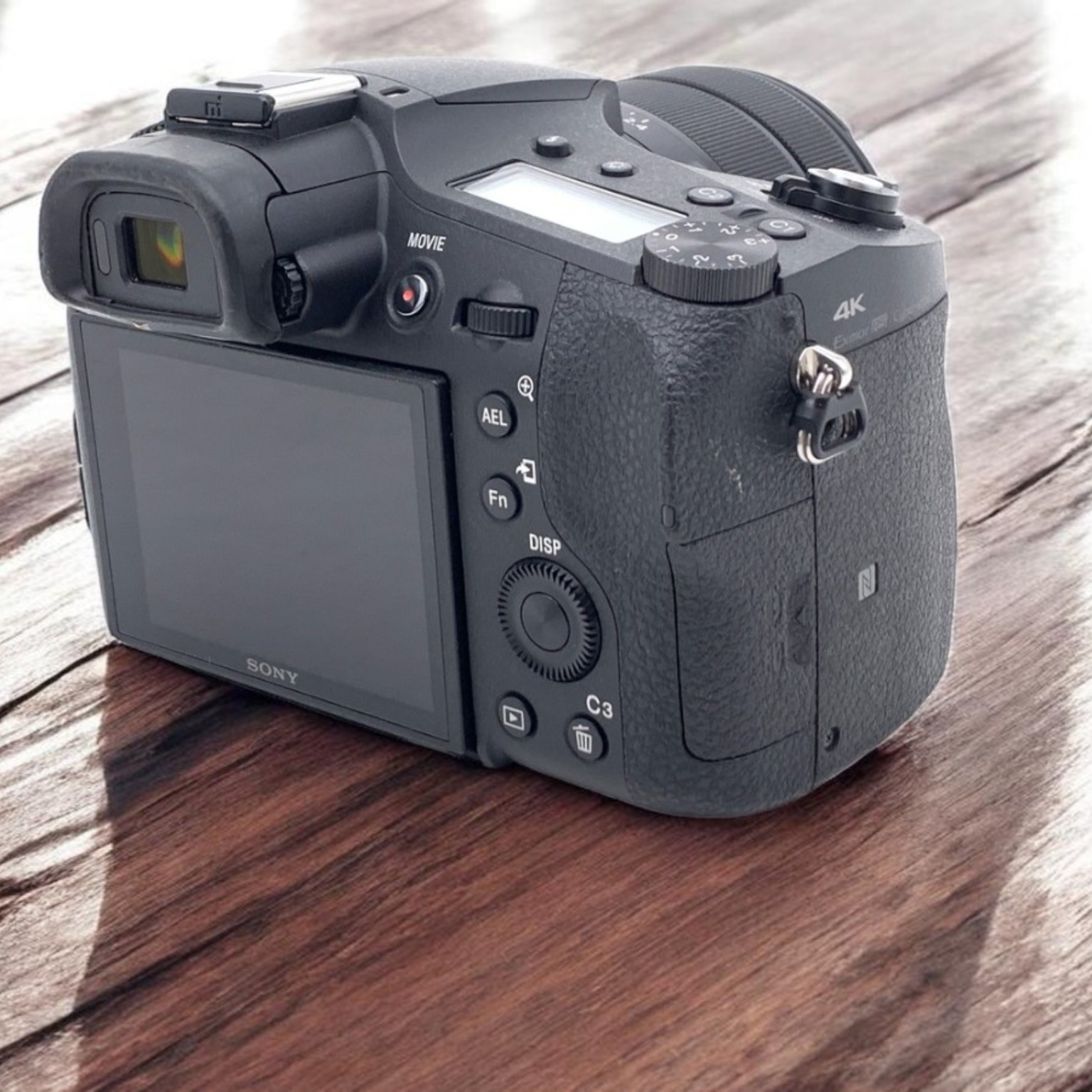 SONY サイバーショット RX10 IV(DSC-RX10M4)の新品/中古の在庫一覧