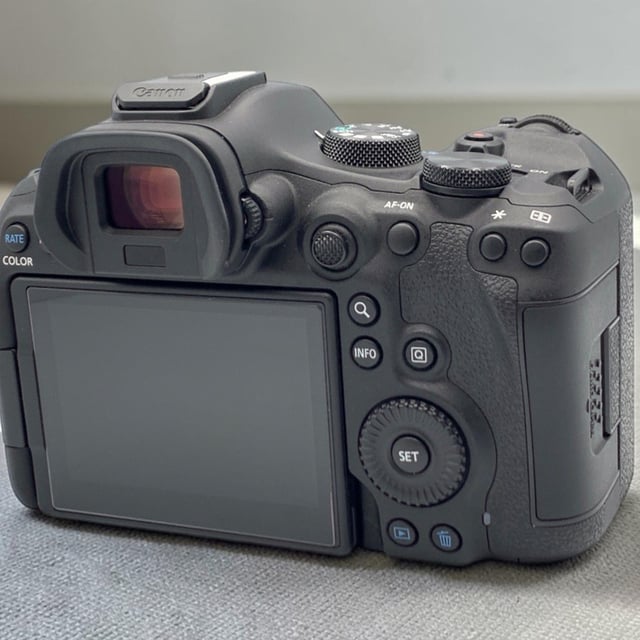 EOS R6 Mark III ボディ