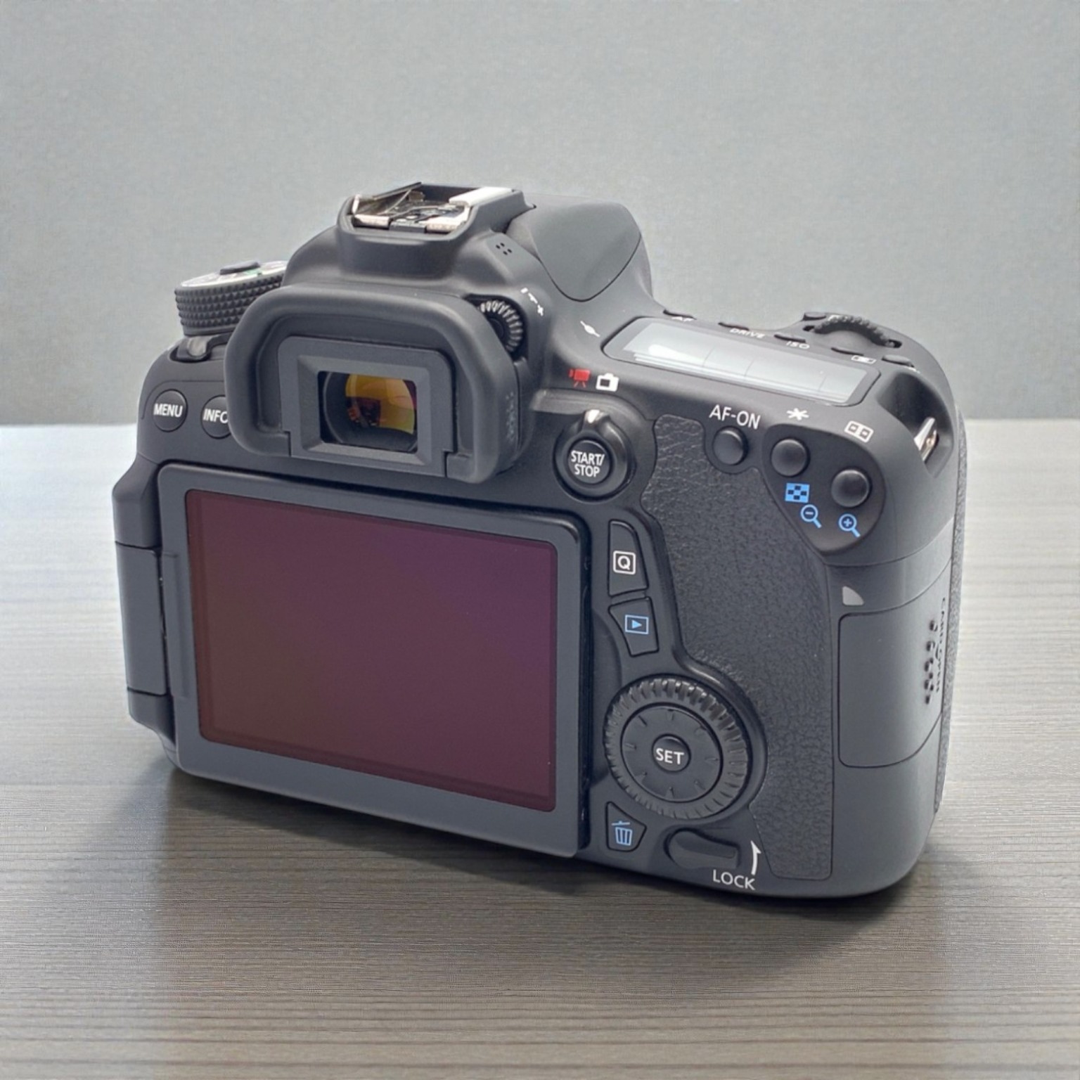 Canon EOS 70D ボディの中古 (美品)・¥32,010 | みんなのカメラ