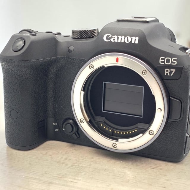 EOS R7 ボディ