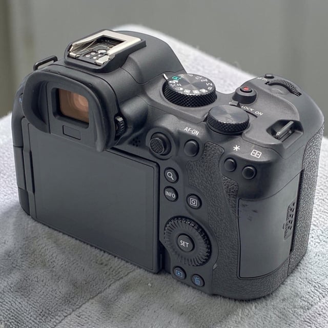 EOS R6 Mark II ボディ