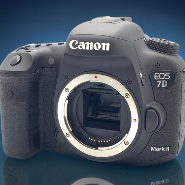 EOS 7D Mark II ボディ