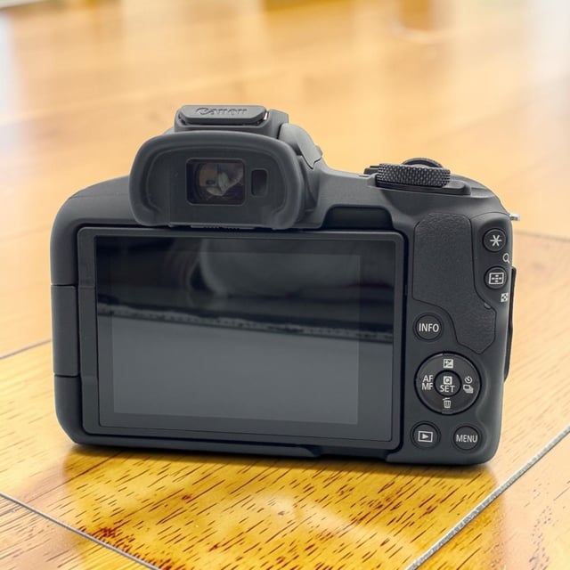 EOS R50 ボディ "ブラック"