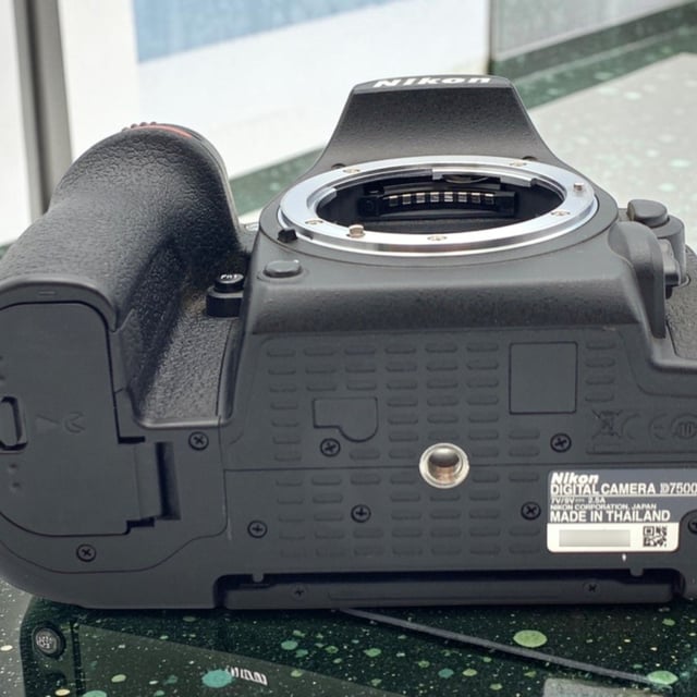D7500 ボディ