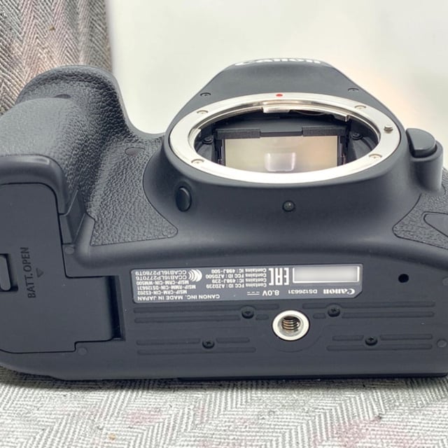 EOS 6D Mark II ボディ