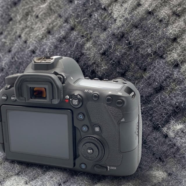 EOS 6D Mark II ボディ