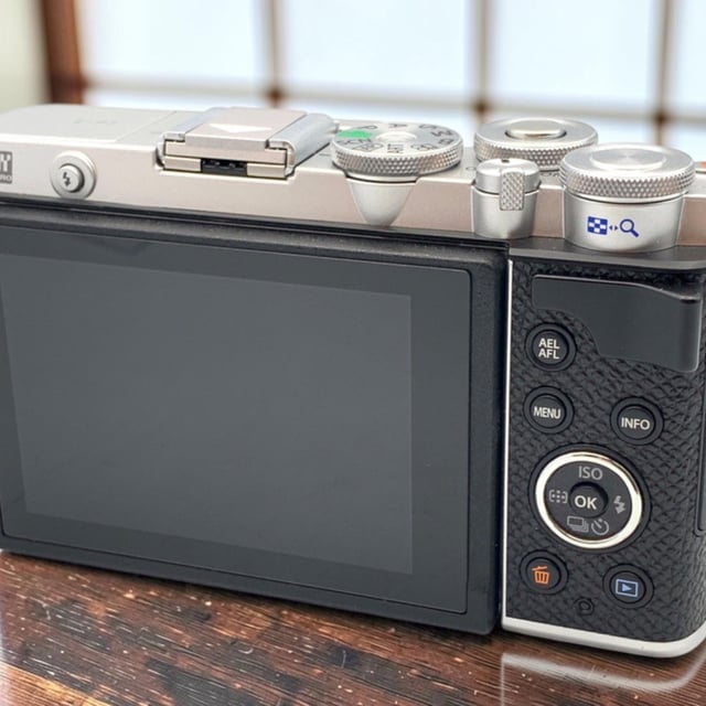 OLYMPUS PEN E-P7 ボディ "シルバー"