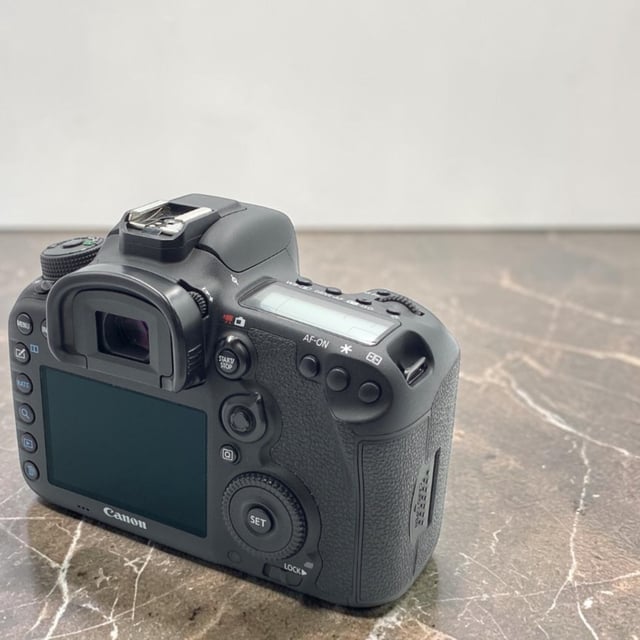 EOS 7D Mark II ボディ