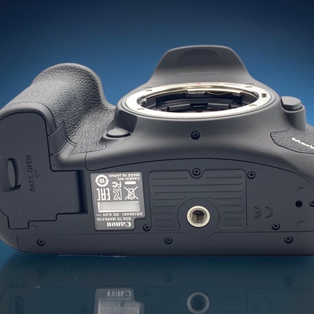 EOS 7D Mark II ボディ