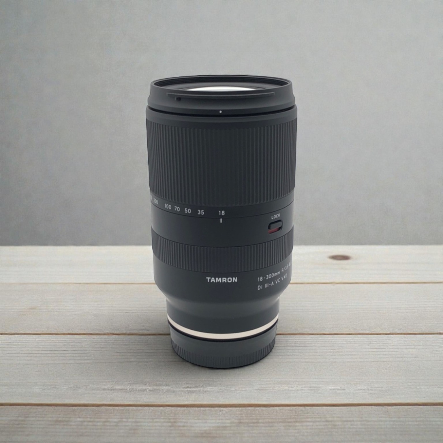 TAMRON 18-300mm F/3.5-6.3 Di III-A VC VXD ソニーE用の新品/中古の