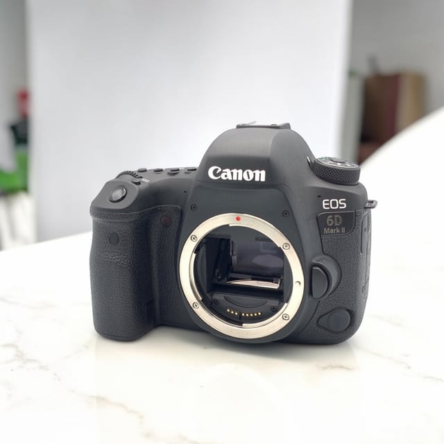 EOS 6D Mark II ボディ