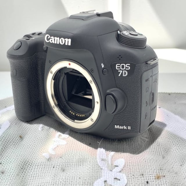 EOS 7D Mark II ボディ
