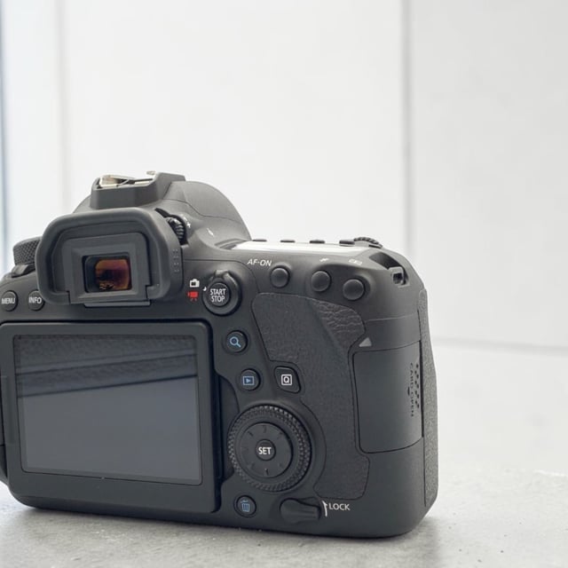 EOS 6D Mark II ボディ