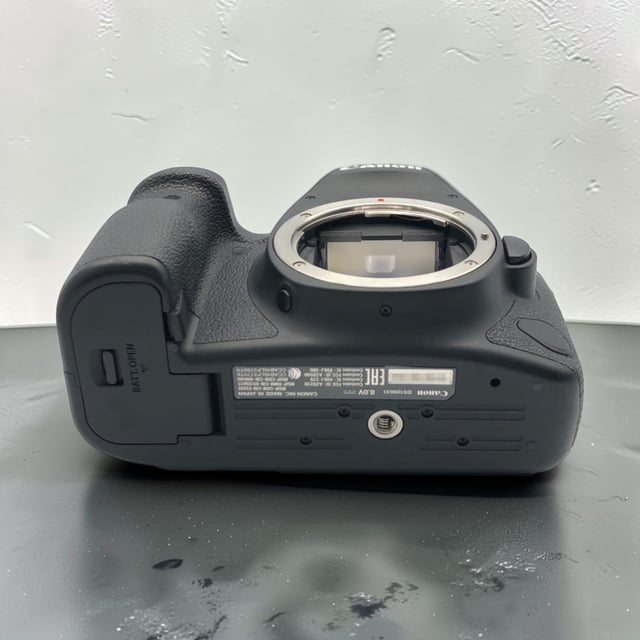 EOS 6D Mark II ボディ
