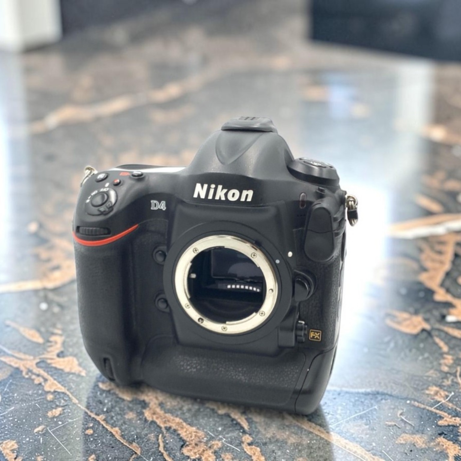 ニコン D4 ボディの中古 (良品)・¥89,440 by いなせ | みんなのカメラ
