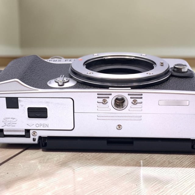 OLYMPUS PEN E-P7 ボディ "シルバー"