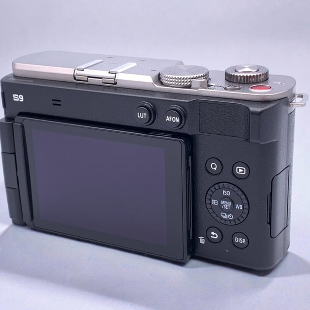 LUMIX S9(DC-S9) ボディ "ダークシルバー"