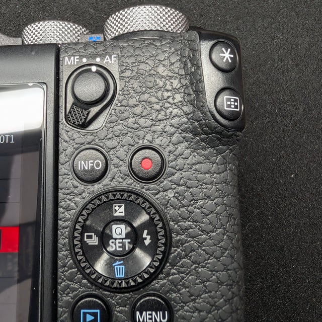 EOS M6 Mark II ボディ "シルバー"