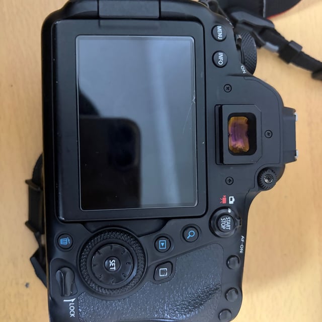EOS 6D Mark II ボディ